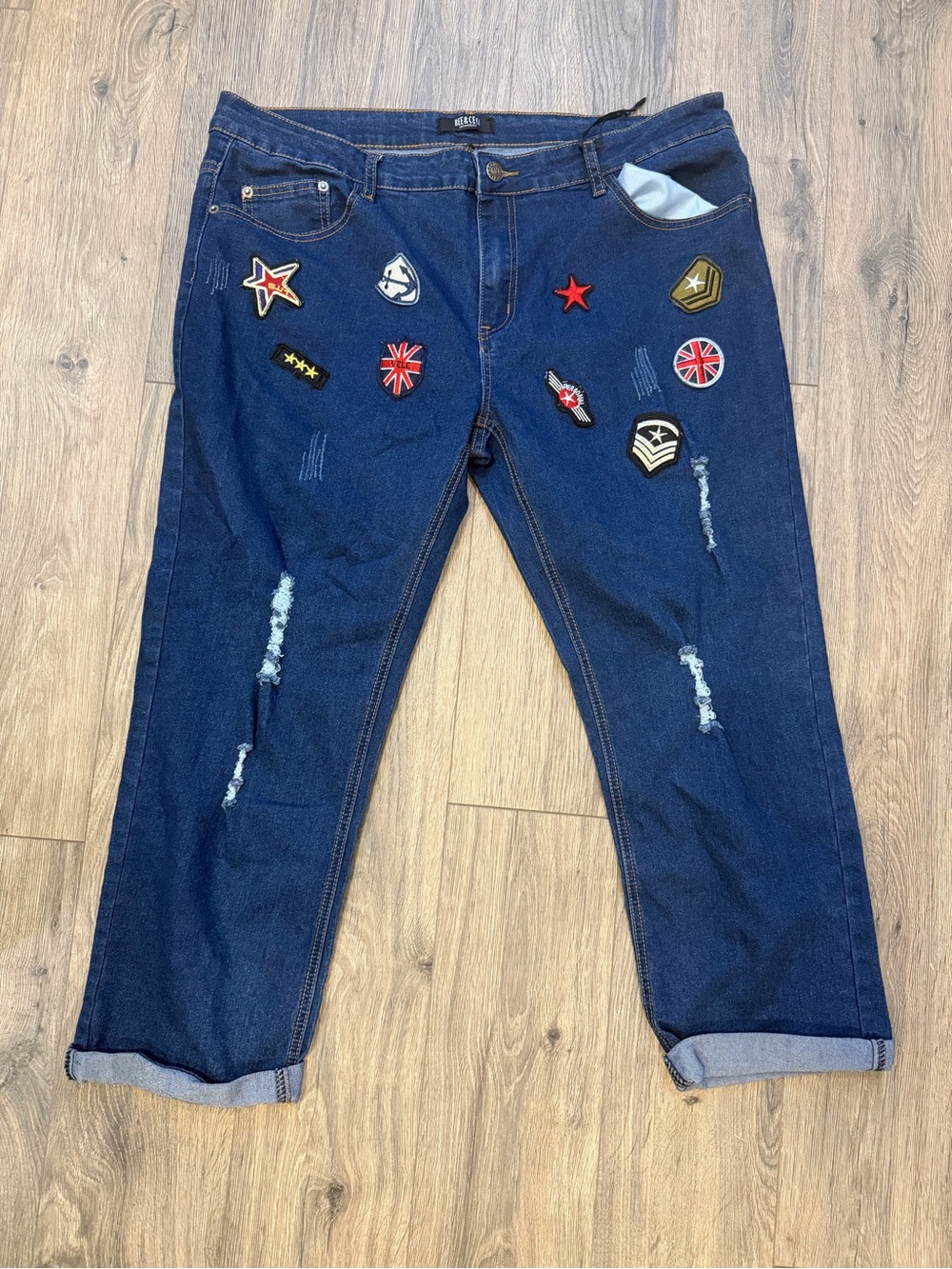 Relaxed Dark Blue Patchwork-Style Women's Jeans with Embroidered Patches, NWOT